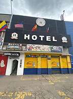 Hotel Punto 100