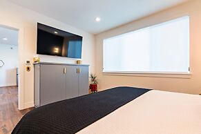 Rhapsody in View Boutique Hotel