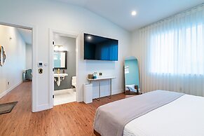 Rhapsody in View Boutique Hotel