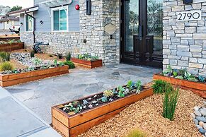 Rhapsody in View Boutique Hotel