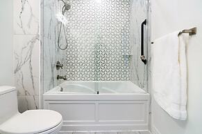 Rhapsody in View Boutique Hotel