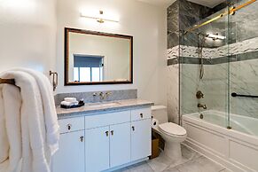 Rhapsody in View Boutique Hotel