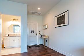 Rhapsody in View Boutique Hotel