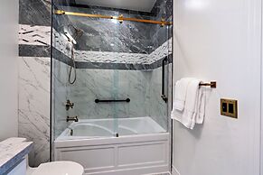 Rhapsody in View Boutique Hotel