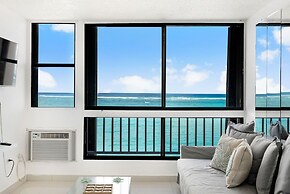 Maria Beach 1BDR Oceanfront Pool Parking