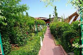 Goroomgo New Green View Srinagar