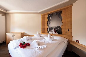 BERG HOTEL LATEMAR SPITZE