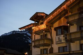 BERG HOTEL LATEMAR SPITZE