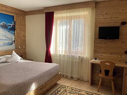 BERG HOTEL LATEMAR SPITZE