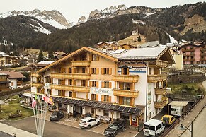 BERG HOTEL LATEMAR SPITZE