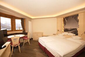 BERG HOTEL LATEMAR SPITZE