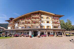 BERG HOTEL LATEMAR SPITZE