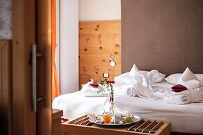 BERG HOTEL LATEMAR SPITZE