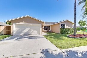 Near Beaches: Pet-friendly Sunrise Escape w/ Patio