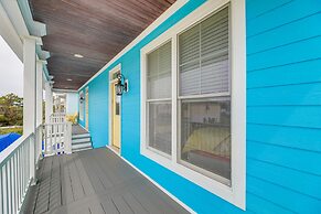 Atlantic Beach Retreat w/ 2 Decks: Steps to Beach!