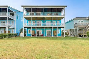 Atlantic Beach Retreat w/ 2 Decks: Steps to Beach!