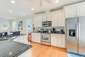 Atlantic Beach Retreat w/ 2 Decks: Steps to Beach!