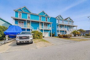 Atlantic Beach Retreat w/ 2 Decks: Steps to Beach!