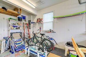 Atlantic Beach Retreat w/ 2 Decks: Steps to Beach!