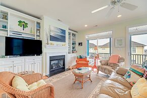 Atlantic Beach Retreat w/ 2 Decks: Steps to Beach!