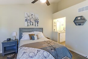 Wichita Townhome w/ Patio: 9 Mi to Downtown!