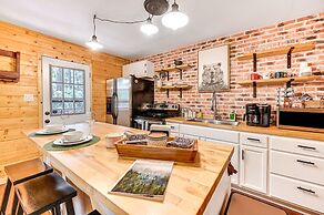 Forest Views & Fire Pit: Cozy Pine Cabin