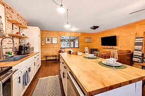 Forest Views & Fire Pit: Cozy Pine Cabin