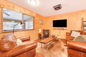 Forest Views & Fire Pit: Cozy Pine Cabin