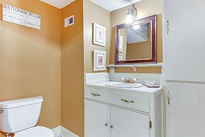 Walk to Downtown: Historic Home in Mobile