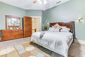 Walk to Downtown: Historic Home in Mobile