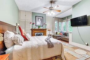 Walk to Downtown: Historic Home in Mobile