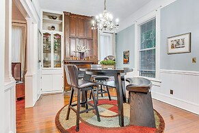 Walk to Downtown: Historic Home in Mobile