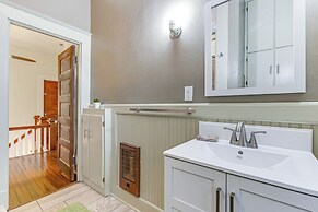 Walk to Downtown: Historic Home in Mobile