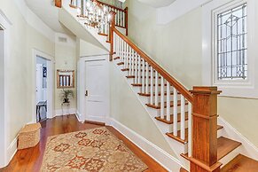 Walk to Downtown: Historic Home in Mobile