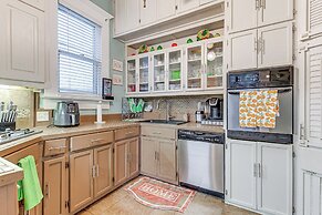 Walk to Downtown: Historic Home in Mobile