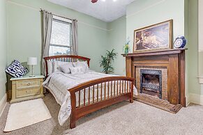 Walk to Downtown: Historic Home in Mobile