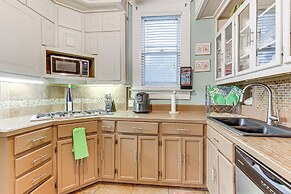 Walk to Downtown: Historic Home in Mobile