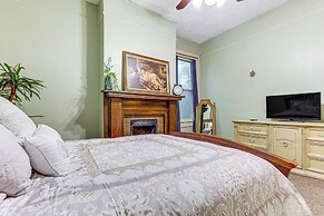 Walk to Downtown: Historic Home in Mobile