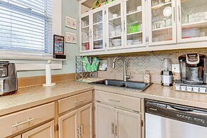 Walk to Downtown: Historic Home in Mobile