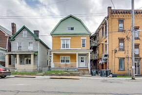 Cozy East Pittsburgh Home - 7 Mi to Frick Park!