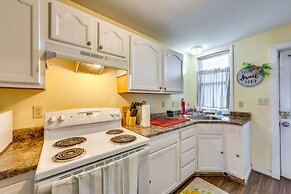 Cozy East Pittsburgh Home - 7 Mi to Frick Park!