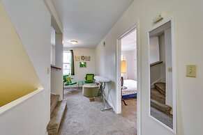 Cozy East Pittsburgh Home - 7 Mi to Frick Park!