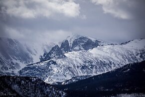 Longs Peak Cabin - Monthly Long-term Vacation Rental 30+ Days -- Estes