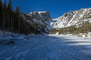 Longs Peak Cabin - Monthly Long-term Vacation Rental 30+ Days -- Estes