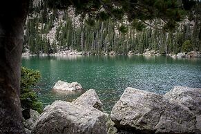 Longs Peak Cabin - Monthly Long-term Vacation Rental 30+ Days -- Estes