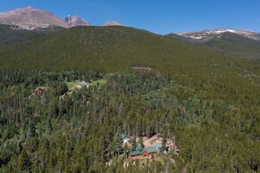 Longs Peak Cabin - Monthly Long-term Vacation Rental 30+ Days -- Estes