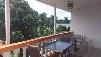 lakeshore bed ad breakfast