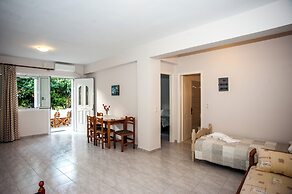 Captain Georgio Apartments