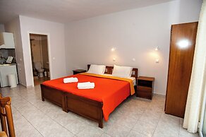 Captain Georgio Apartments