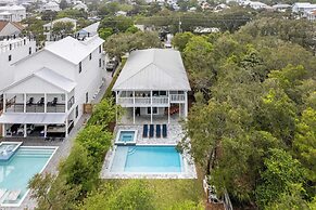 Dolphin Days by Avantstay Pool, 0.2mi to Beach!